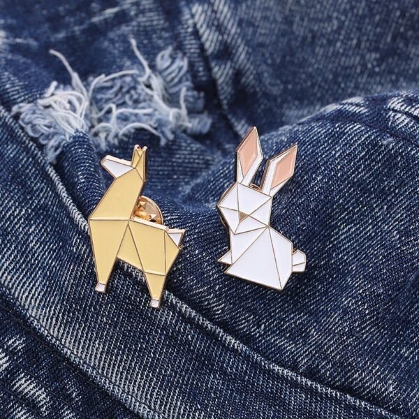 Custom-Logo-Simple-New-Creative-Cartoon-Origami-Geometric-Animals-Cute-Rabbit-Alpaca-Accessories-Gifts-Alloy-Metal-Hard-Soft-Brooch-Enamel-Badge-Lapel-Pin (4) Custom Logo Simple New Creative Cartoon Origami Geometric Animals Cute Rabbit Alpaca Accessories Gifts Alloy Metal Hard Soft Brooch Enamel Badge Lapel Pin 4